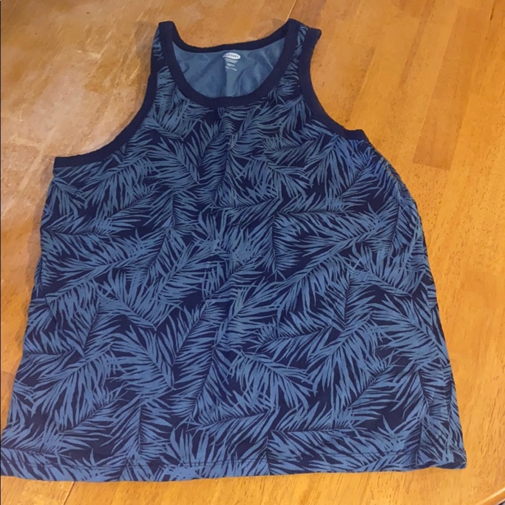 Sleeveless shirt